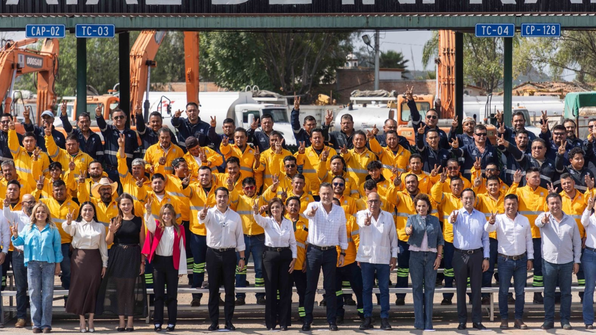 Despliegan hasta 60 máquinas para atender derrumbes en Querétaro